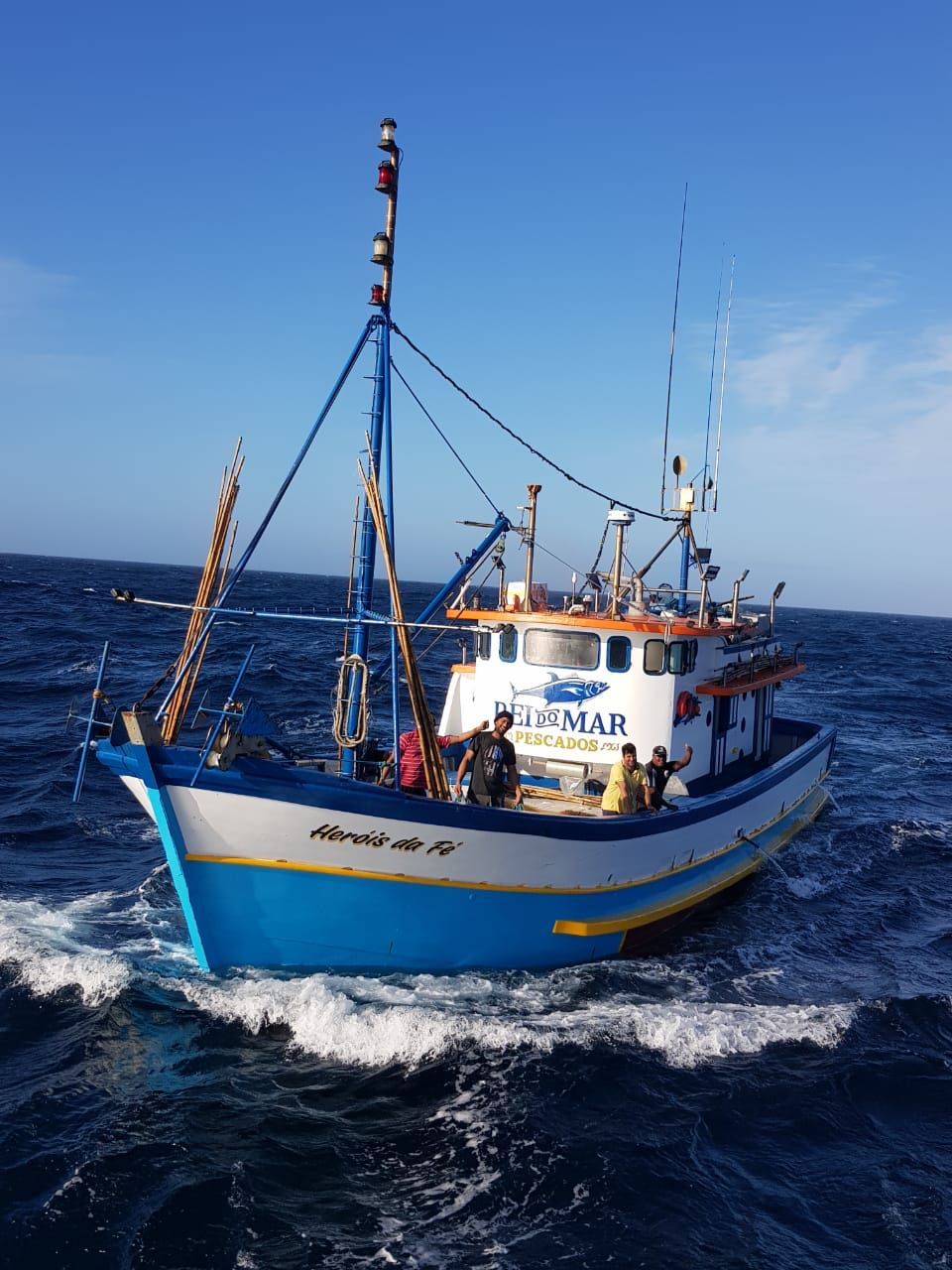 Embarcação Heróis da Fé da Rei do Mar Pescados em alto-mar